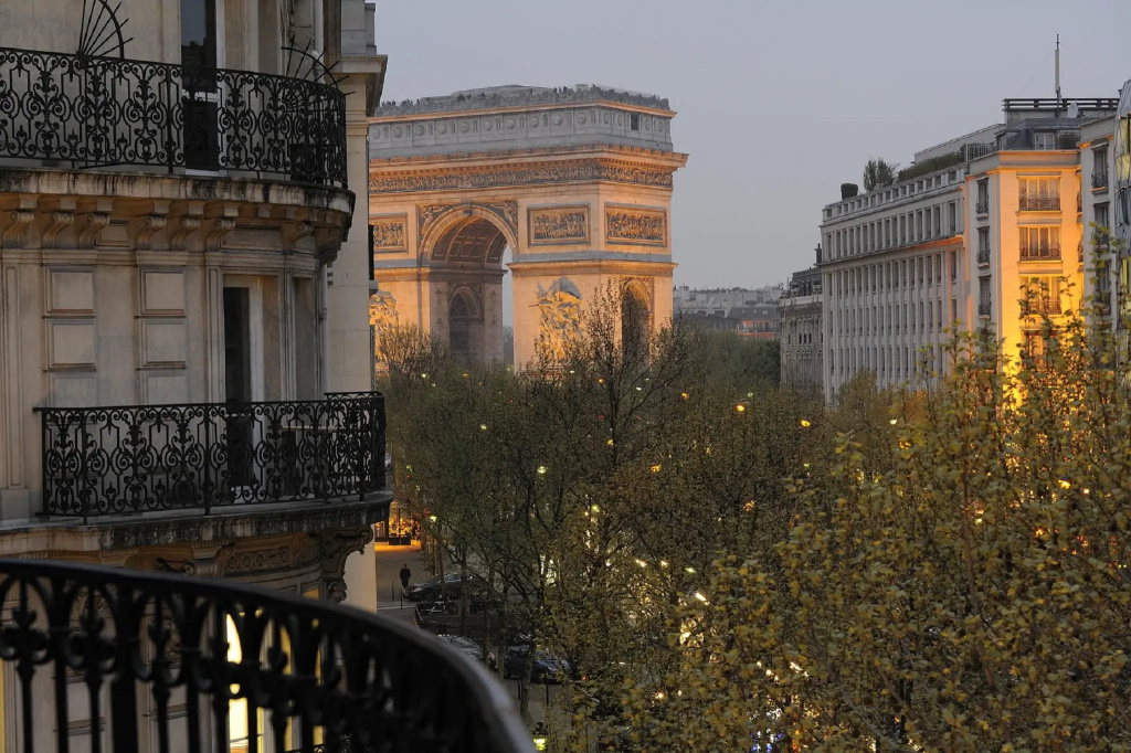 Royal Hotel Paris Champs Elysées