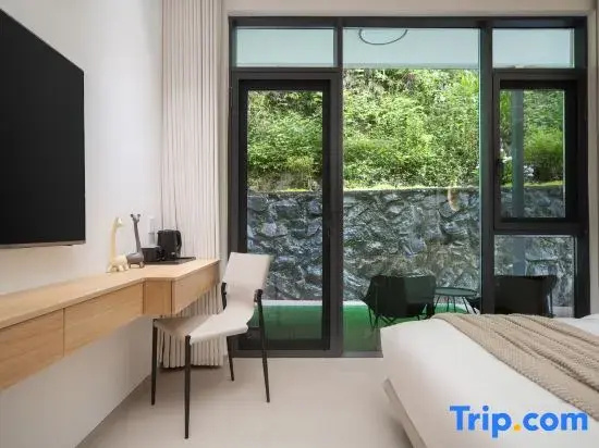 Standard Double room with balcony (full double bed)