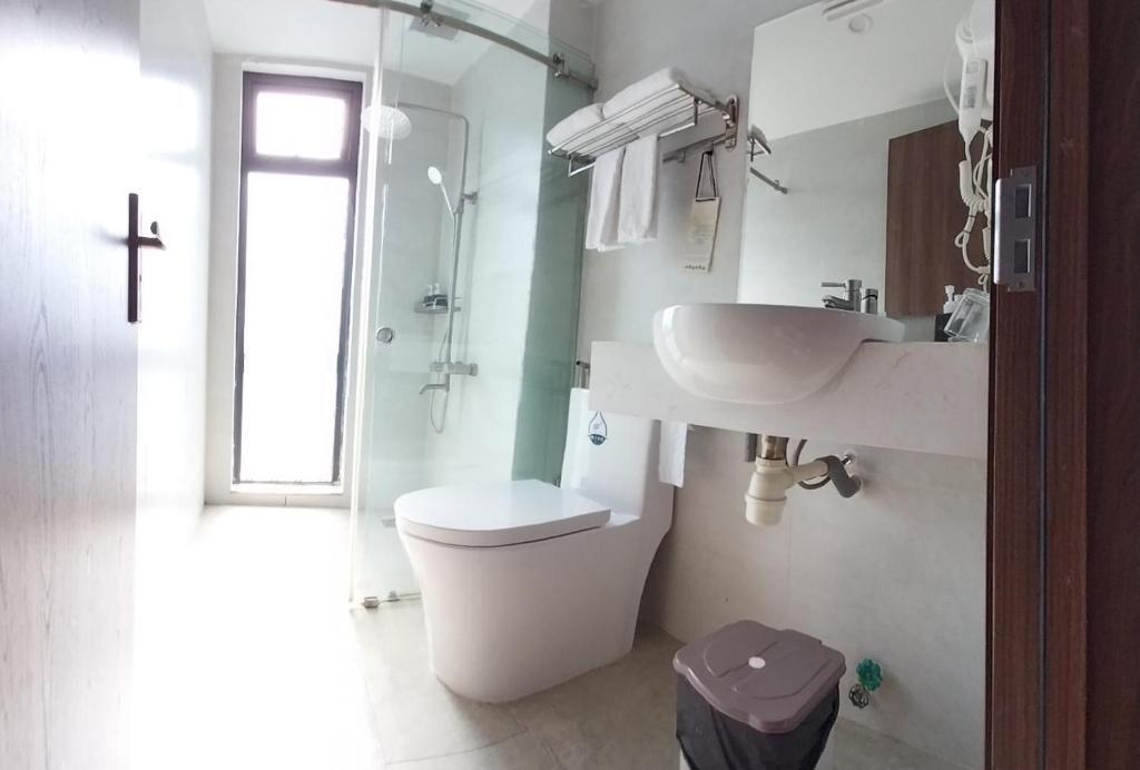Двухместный номер Standard с видом на горы двуспальная кровать в Amia Hotel