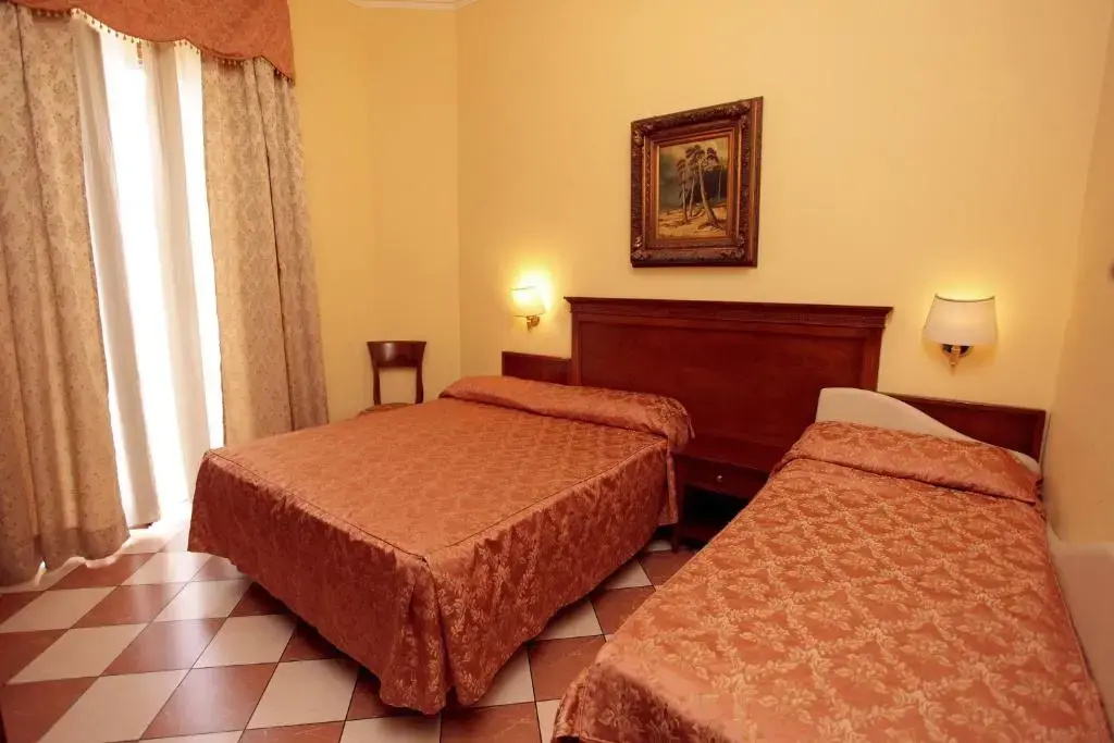 Economy Triple room