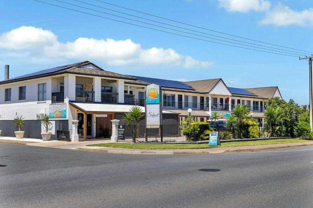 COAST motel and apartments