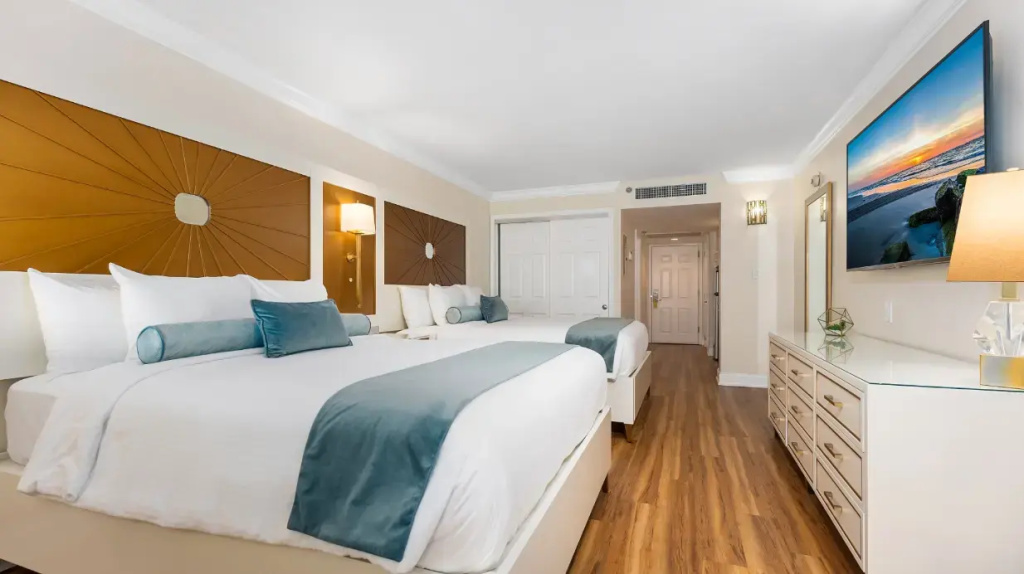Premium Quadruple room with partial ocean view