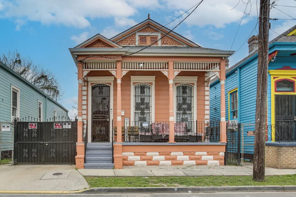 Nola Home w/ Front Porch ~ 1 Mi to French Quarter!