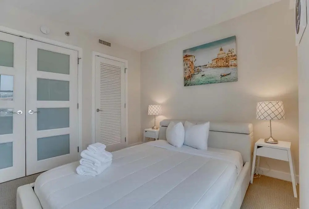 2 Bedroom Apartment located in Washington Dcâs Penn Quarter. 2 Apts by RedAwning
