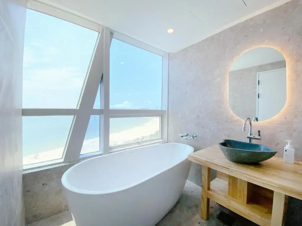Deluxe Double room (full double bed)