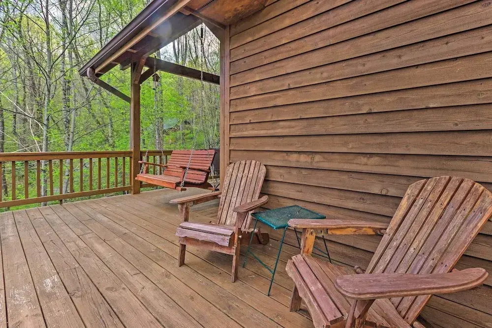 Spacious Maggie Valley Cabin w/ Hot Tub & MTN View