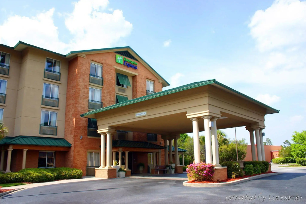Holiday Inn Express Hotel & Suites Bluffton @ Hilt