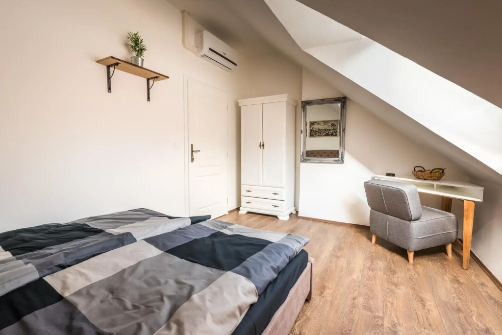 Standard Double room (full double bed)