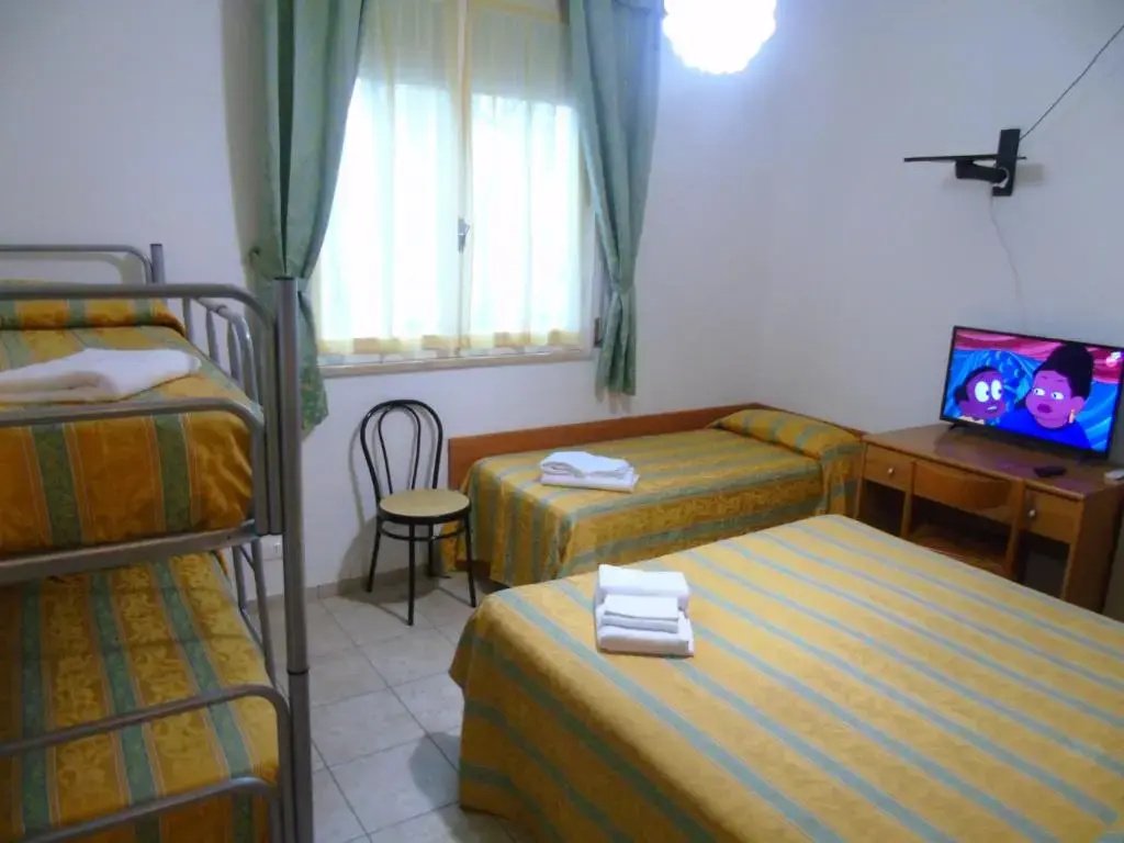 Economy Quadruple room