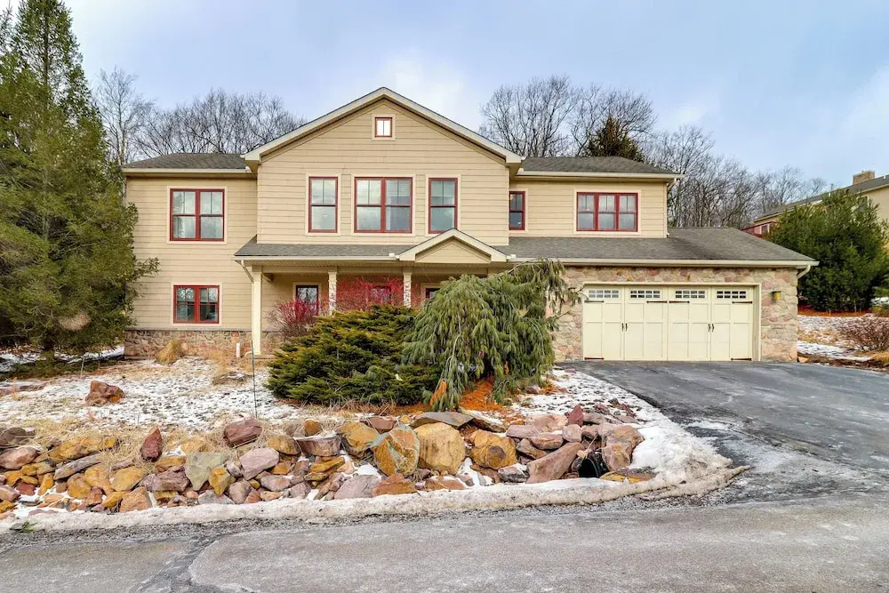 Walk to Big Boulder Mtn & Lake, Home w/ Hot Tub!