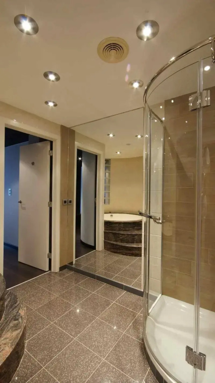 Deluxe Double Suite (full double bed)