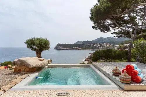 Sea Front Villa with Access Mallorca 8 Pers