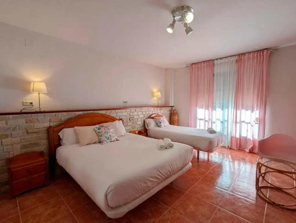 Standard Triple room