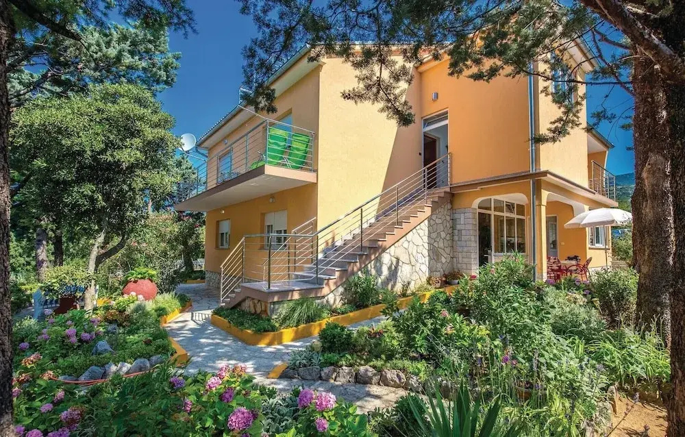 Awesome Apartment in Jadranovo With 2 Bedrooms and Wifi