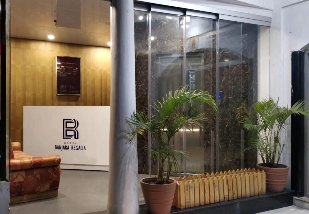 Lobby & Reception