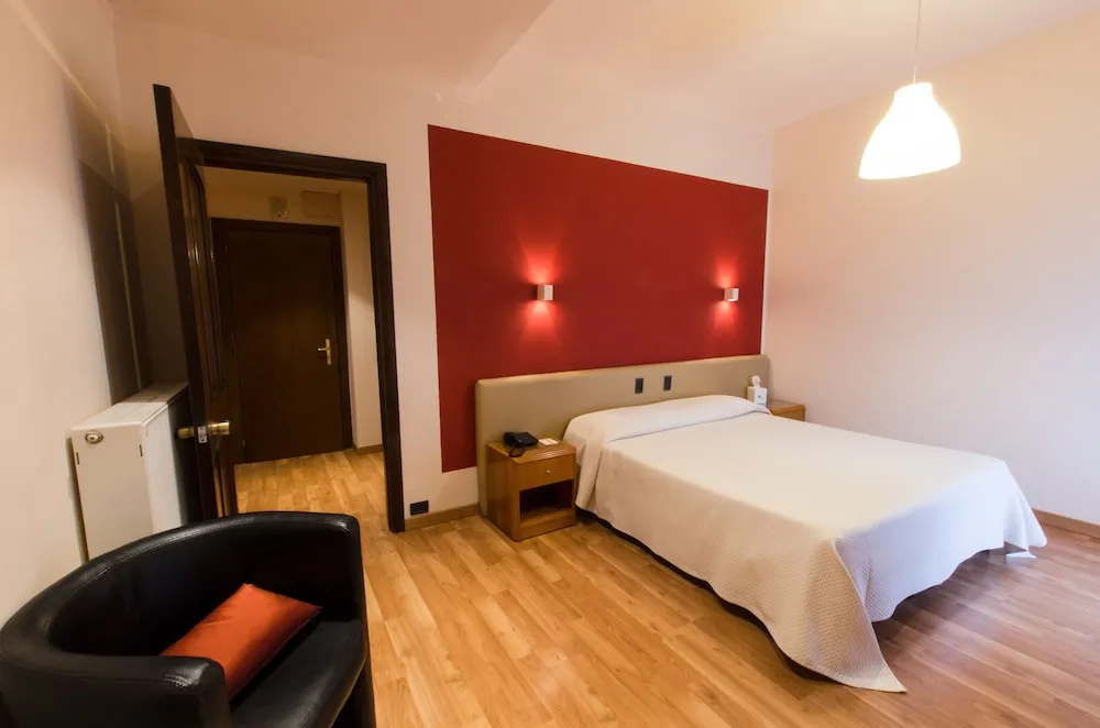 Standard Double room with balcony (full double bed)