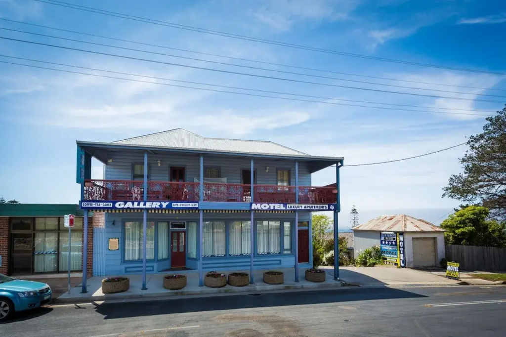 Heritage House Motel & Units