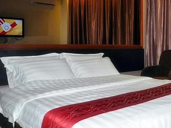Goldenhill Hotel