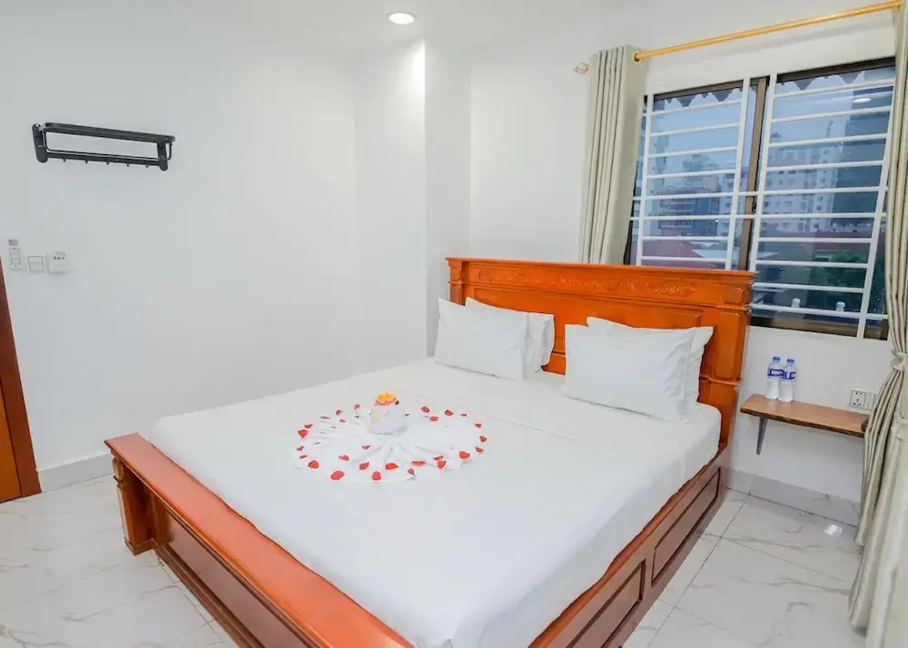 Standard Double room with balcony (full double bed)
