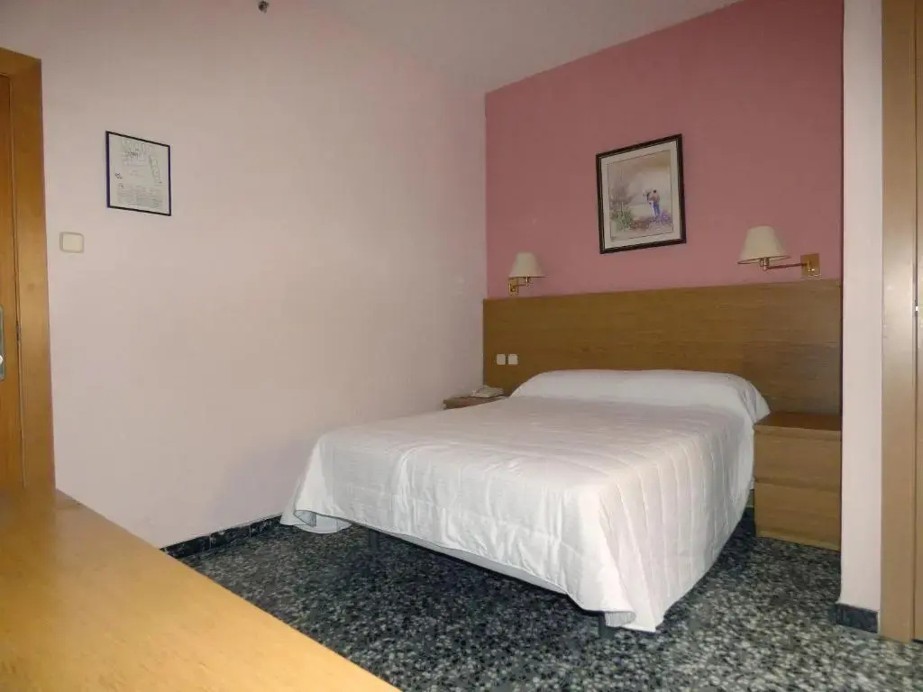 Double room (full double bed)