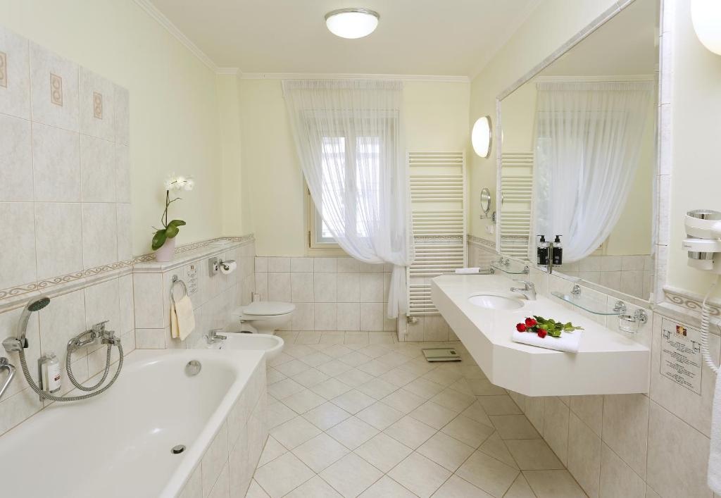 Luxury Double Suite (full double bed)