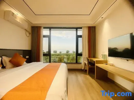4 Bedrooms Standard room with lake view