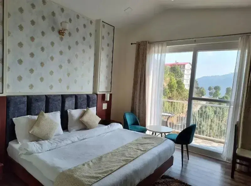 Deluxe Double room with balcony (full double bed)