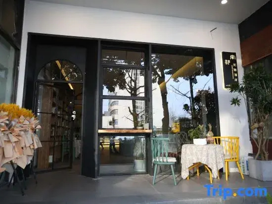 Food & Beverage