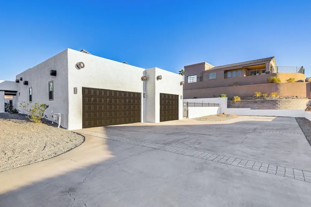 Pet-friendly Home w/ Hot Tub in Lake Havasu City