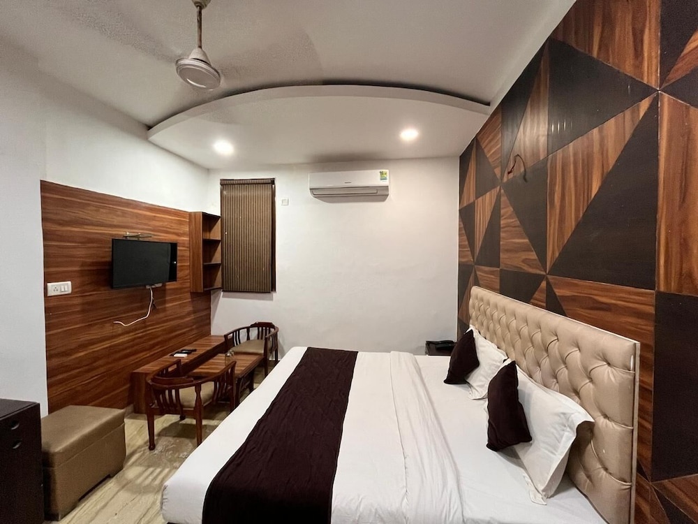 Hotel Amrit Villa — 5