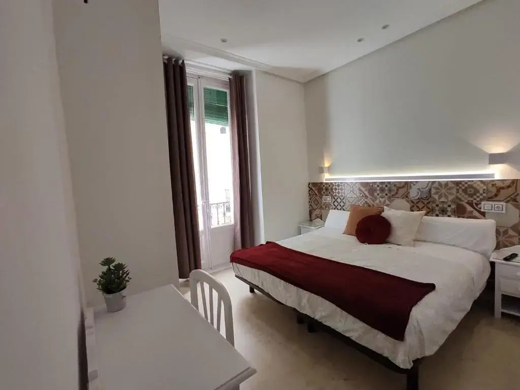 Standard Double room with balcony (full double bed)