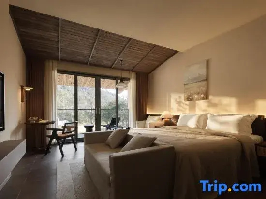 Standard Double room with balcony (full double bed)