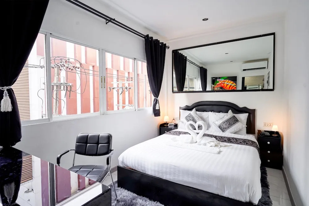 Thonglor Suites Hotel — фото