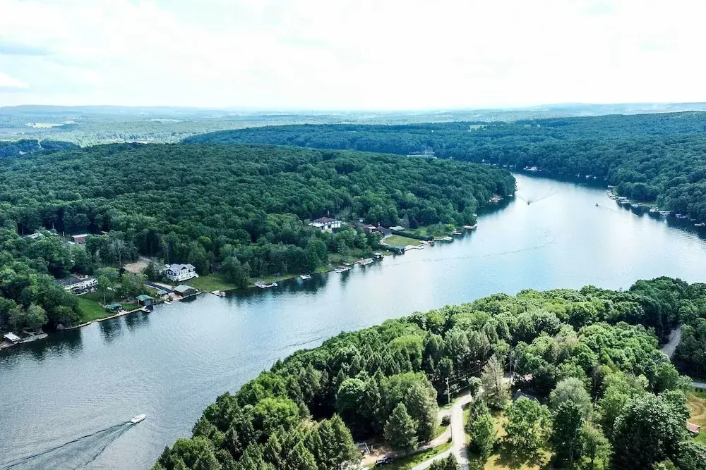 Indian Lake Retreat w/ Wet Bar & Covered Deck