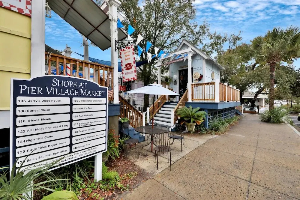 Golden Isles Getaway - Walk to the Beach