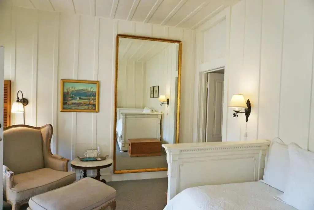 Double Suite (full double bed)