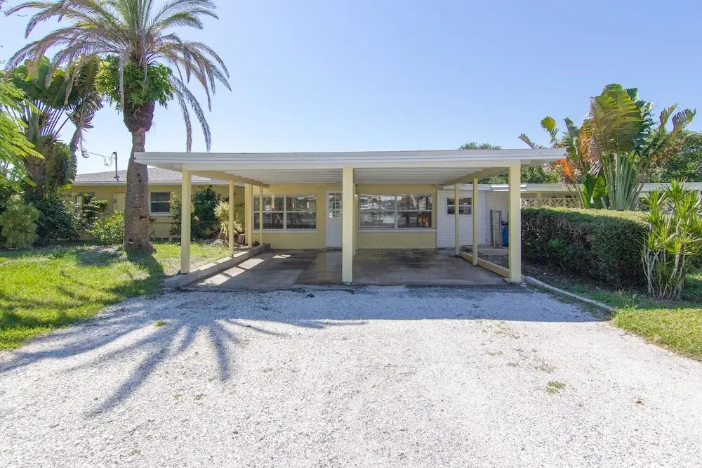 711 Albee Road West House - 2 Br home by RedAwning