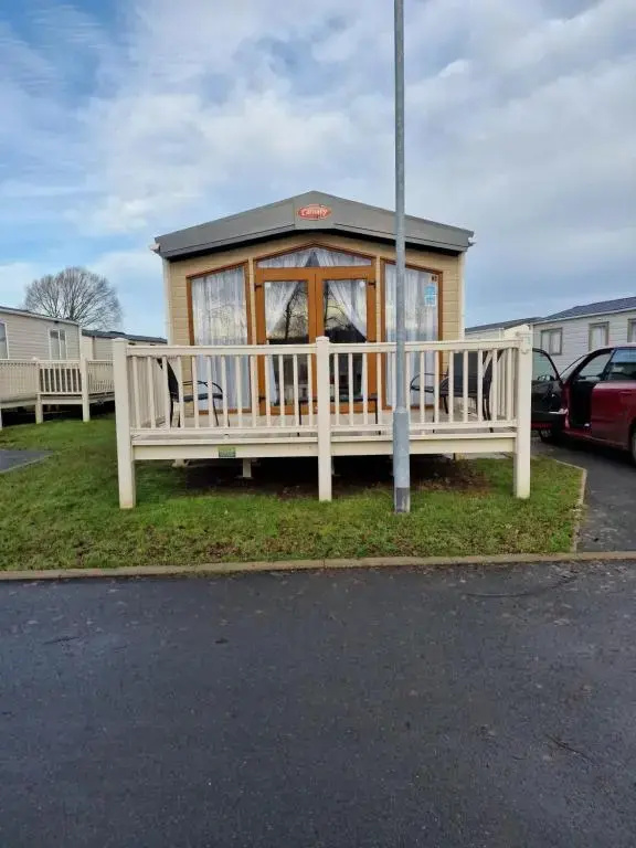 Mini lodge hot tub hols at Kingfisher Court