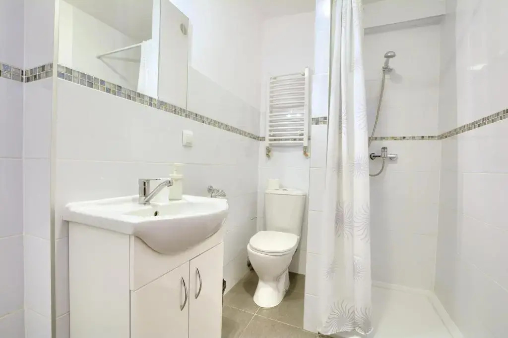 Deluxe Double room with balcony (full double bed)