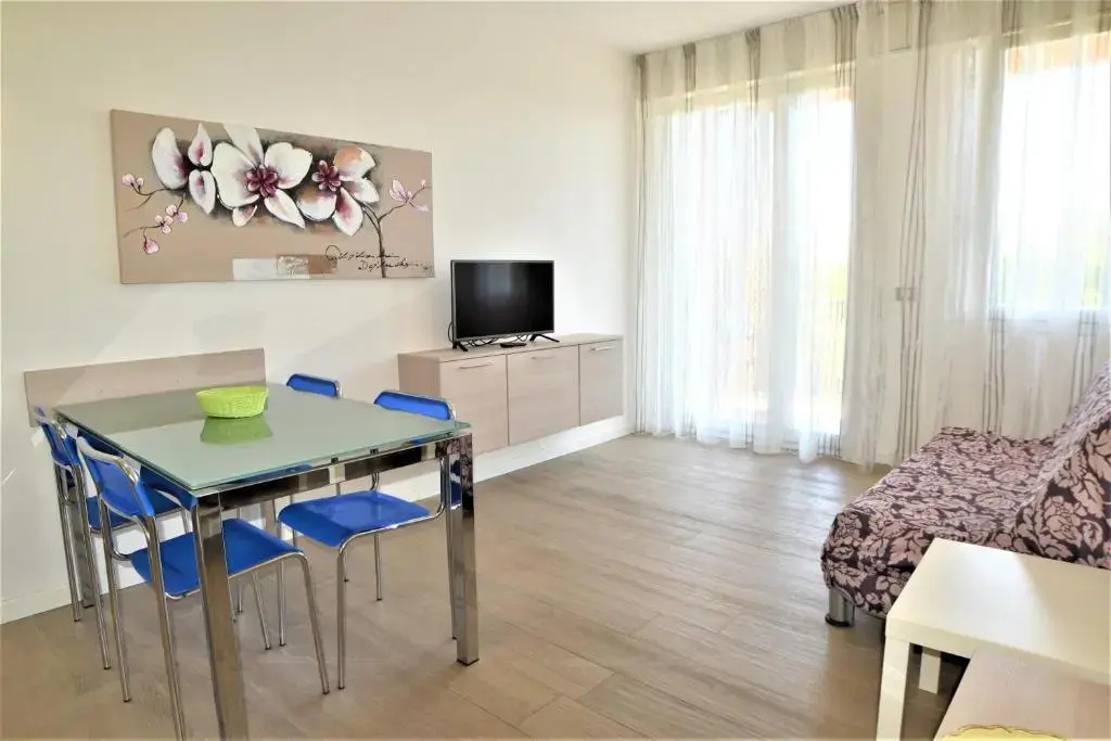 2 Bedrooms Apartment