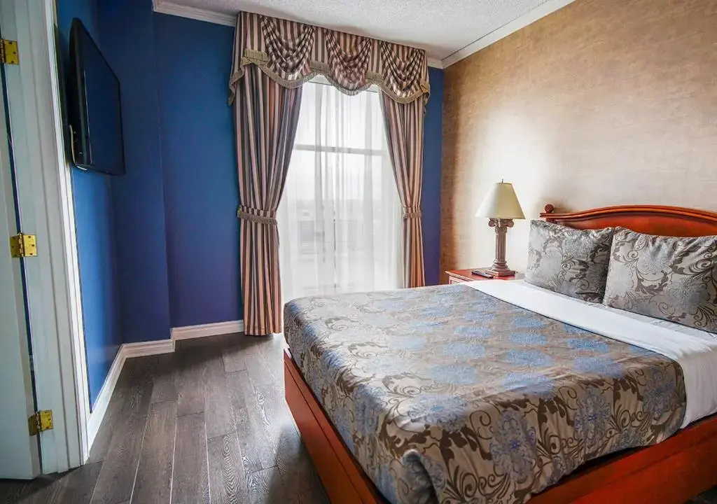 Double Suite (full double bed)