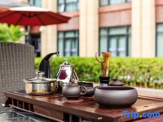 Food & Beverage