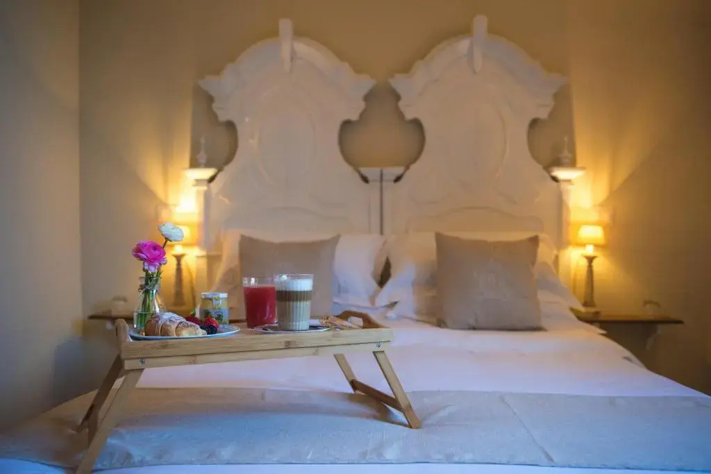 Deluxe Double room (full double bed)