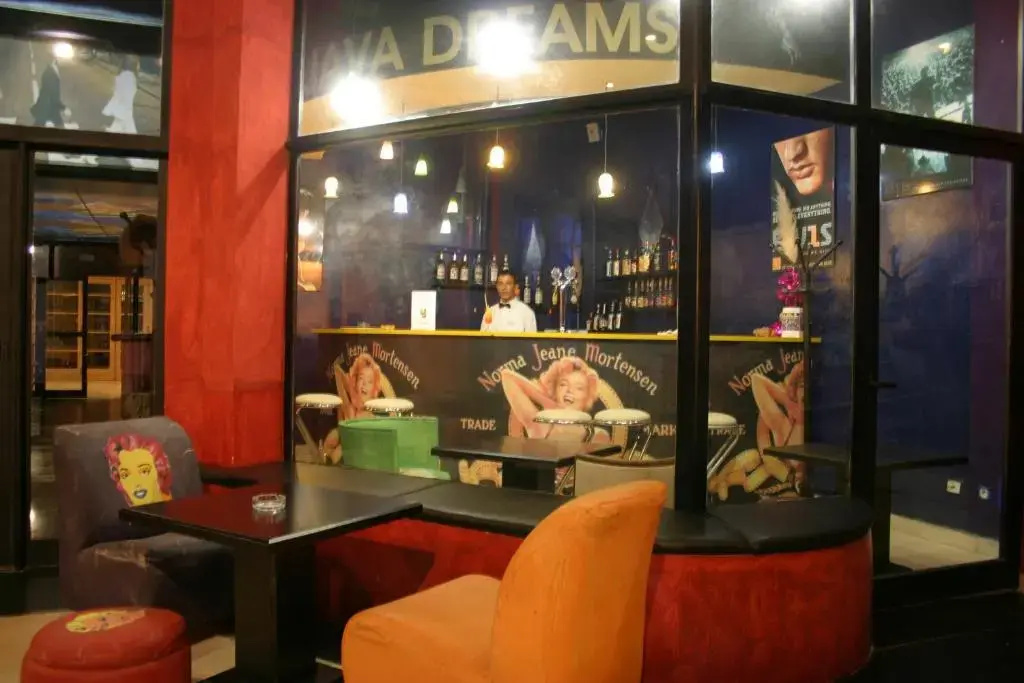 Lobby & Reception