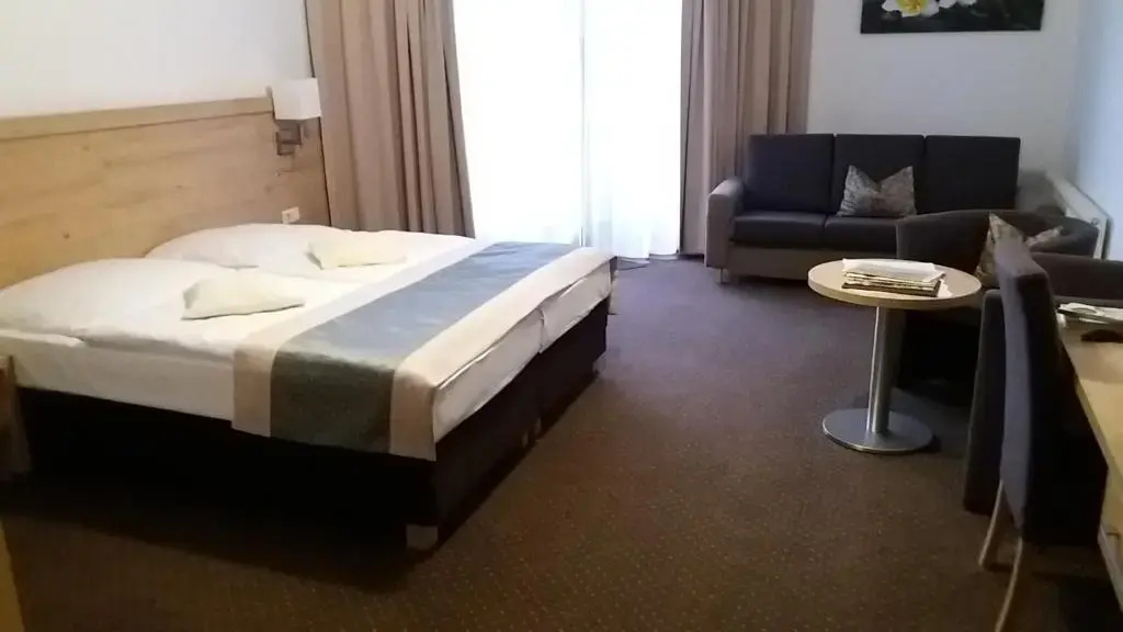 Land Gut Hotel Zum Alten Forsthaus - Chambres