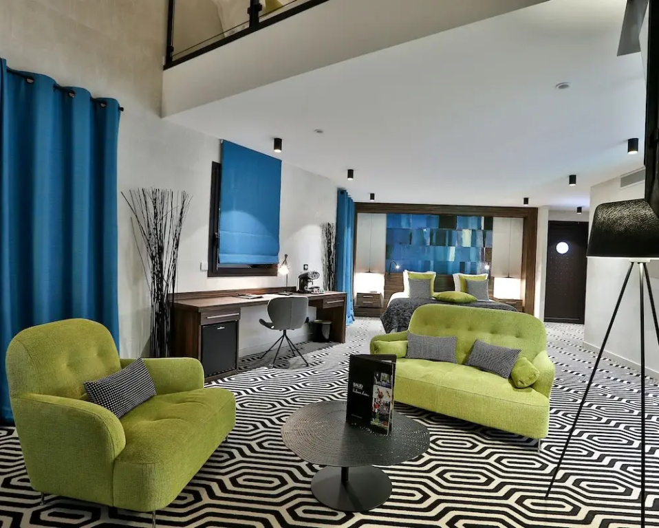 Suite with balcony