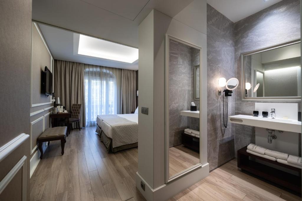 (1)Double room with view (full double bed) (bed type is subject to availability) at Catalonia Passeig De Gracia in Barcelona