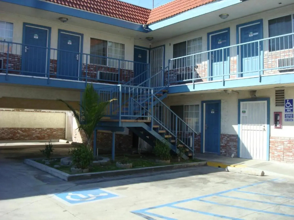 Scottish Inns Long Beach — фото