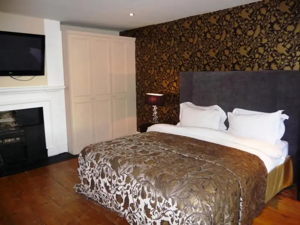 Superior Double room (full double bed)