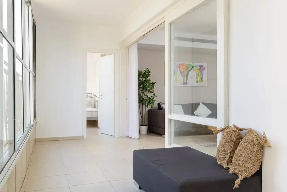 Bright and Fresh Family Home near Beach